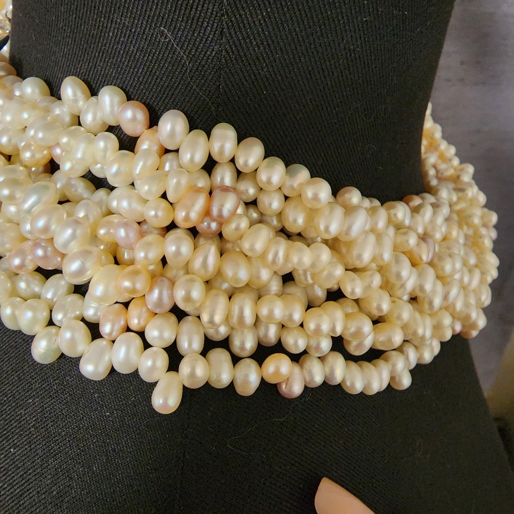 Ten-Strand White and Pink Freshwater Pearl Necklace/Collar - Picture 3 of 3
